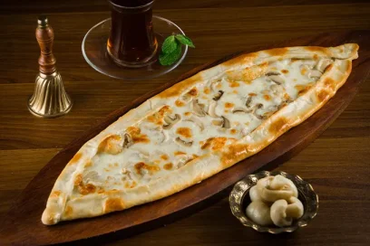 CHICKEN & MUSHROOM PIE